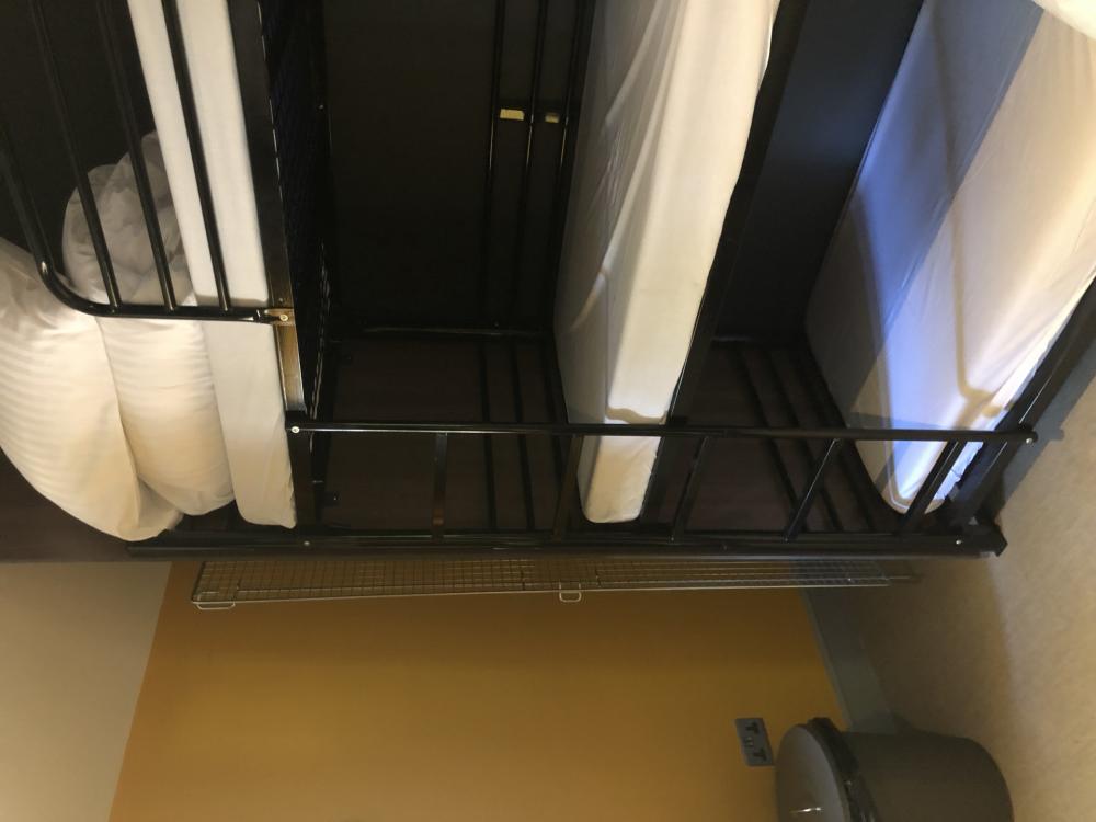 6 camas dormitorio - Mixta - Standard - Baño común en el mismo piso