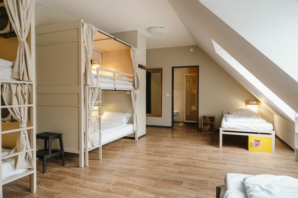 6 camas dormitorio - Mixta - Standard - Baño privado