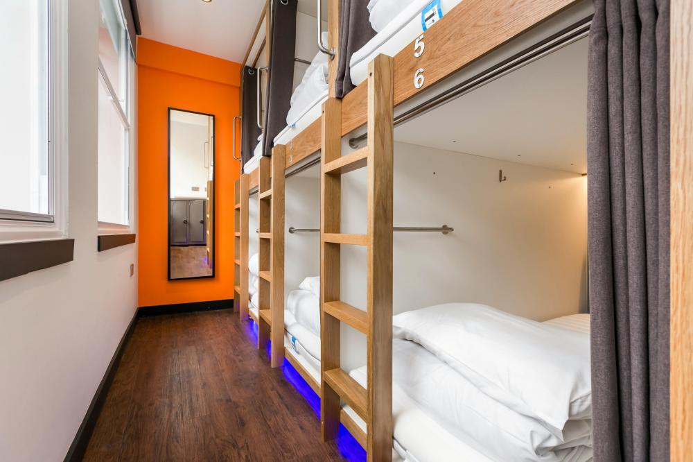 6 camas dormitorio - Solamente mujeres - Standard - Baño común en el mismo piso