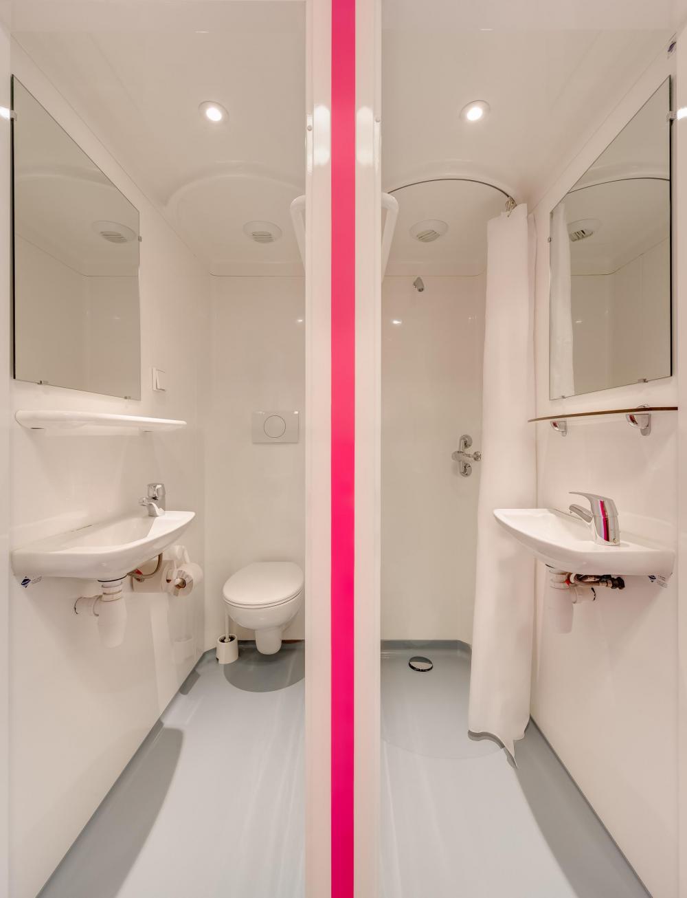 6 camas dormitorio - Solamente mujeres - Standard - Baño privado