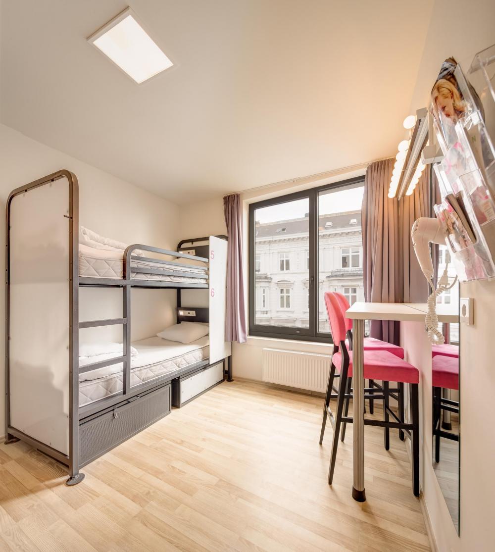 6 camas dormitorio - Solamente mujeres - Standard - Baño privado