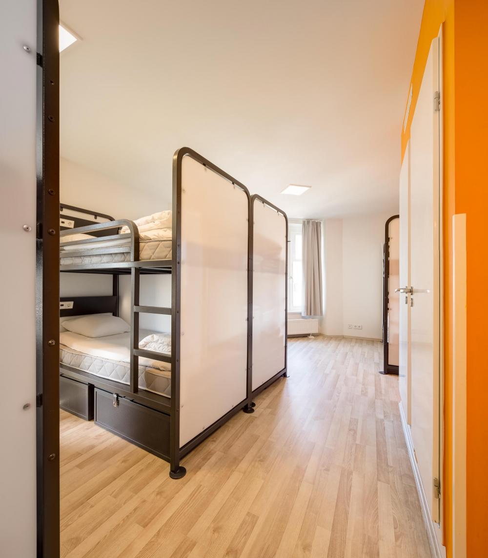 8 camas dormitorio - Mixta - Standard - Baño privado