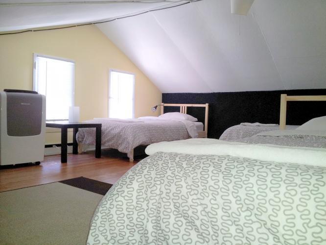 5 camas dormitorio - Mixta - Standard - Baño común en el mismo piso