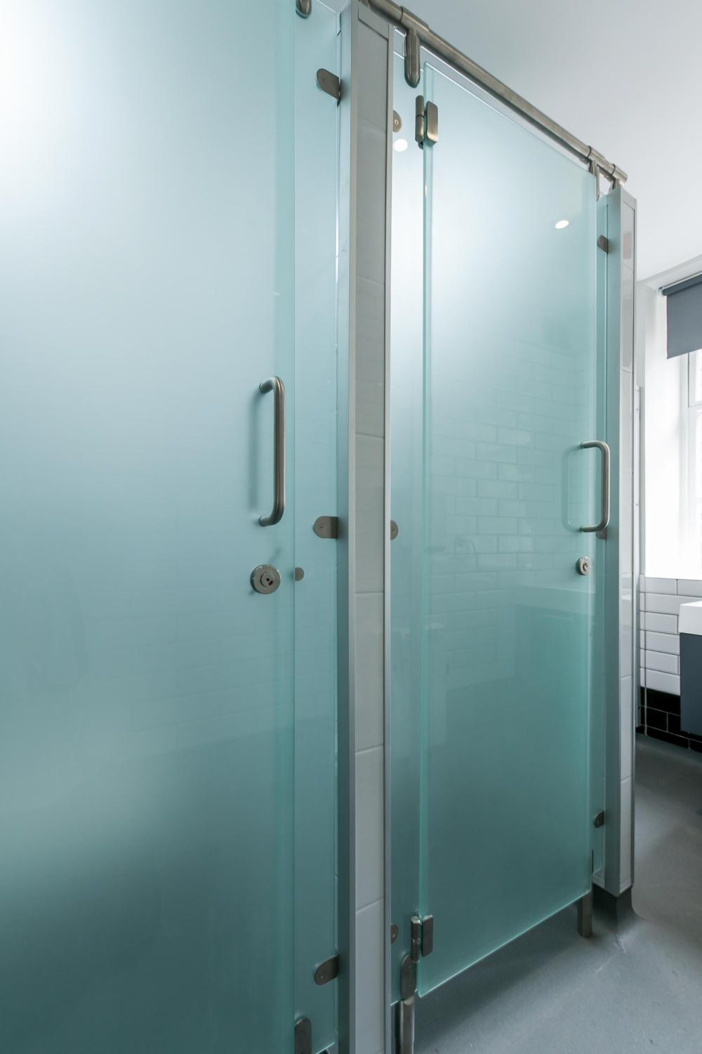 6 camas dormitorio - Solamente mujeres - Standard - Baño común en el mismo piso