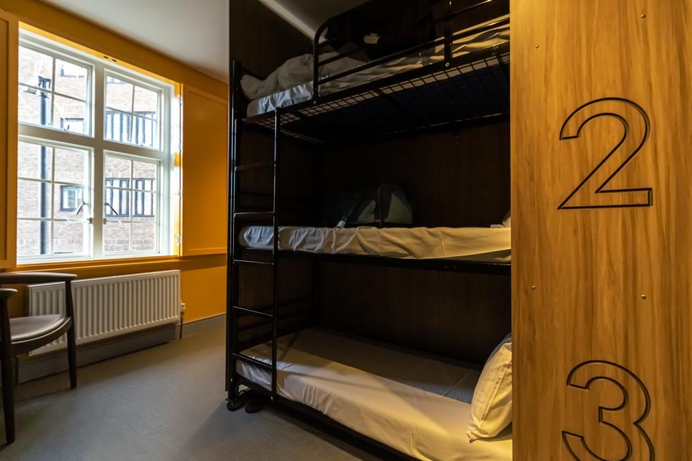 9 camas dormitorio - Solamente mujeres - Standard - Baño común en el mismo piso