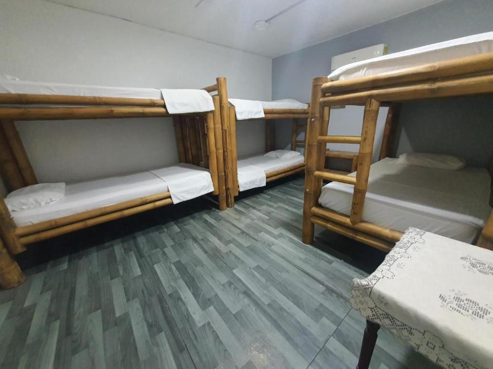 6 camas dormitorio - Mixta - Standard - Baño compartido