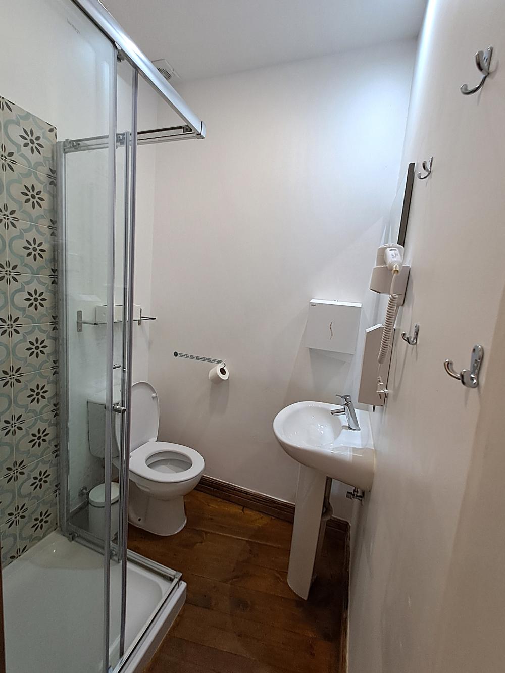 Habitación cuádruple - Solamente mujeres - Standard - Baño privado