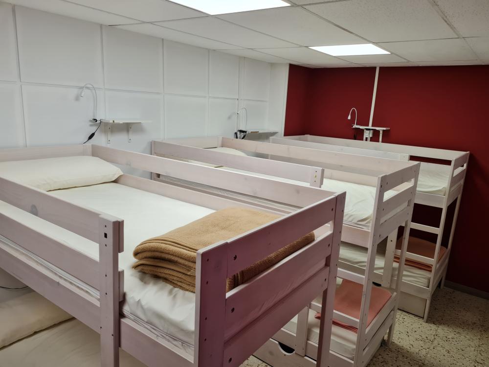 6 camas dormitorio - Mixta - Standard - Baño compartido