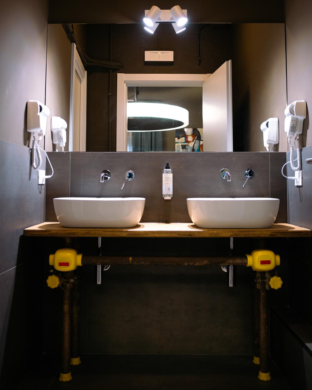 8 camas dormitorio - Mixta - De lujo - Baño privado