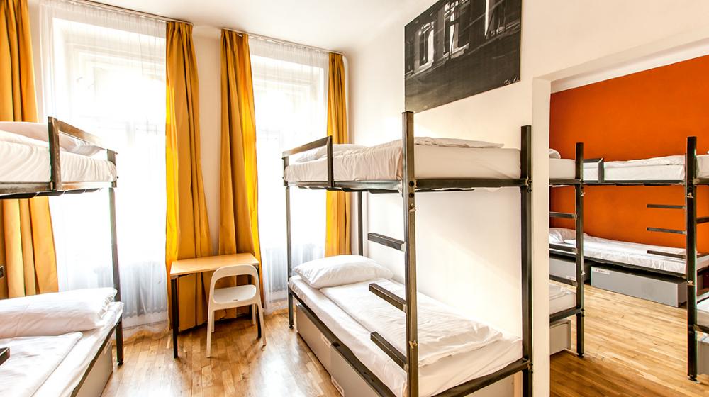 12 camas dormitorio - Mixta - Standard - Baño común en el mismo piso
