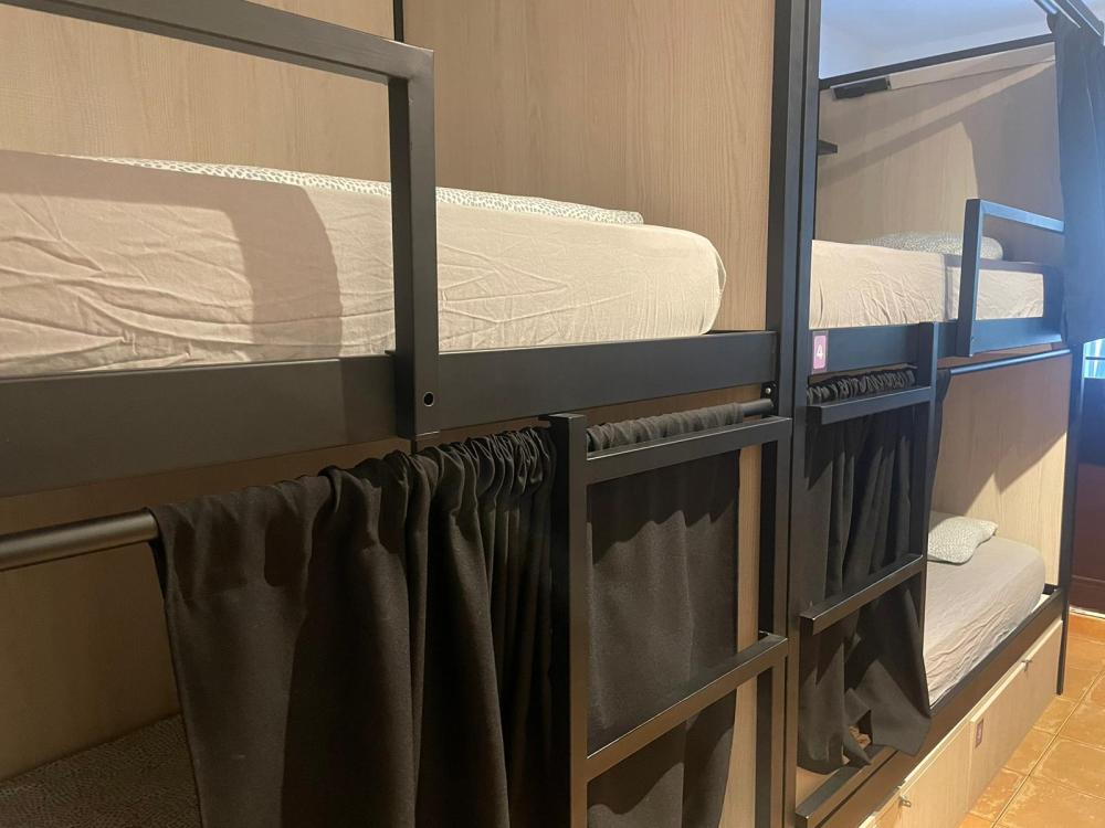 6 camas dormitorio - Mixta - Standard - Baño compartido