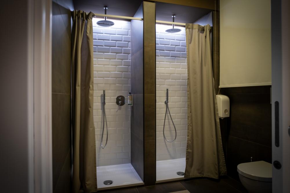 8 camas dormitorio - Mixta - De lujo - Baño privado