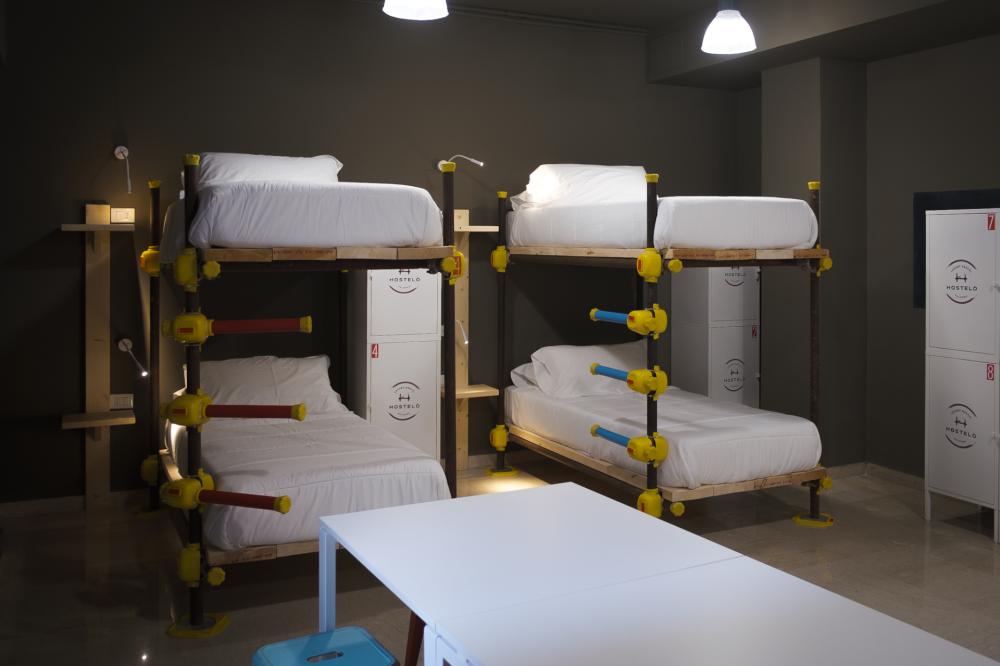 10 camas dormitorio - Solamente hombres - Ejecutiva - Baño común en el mismo piso