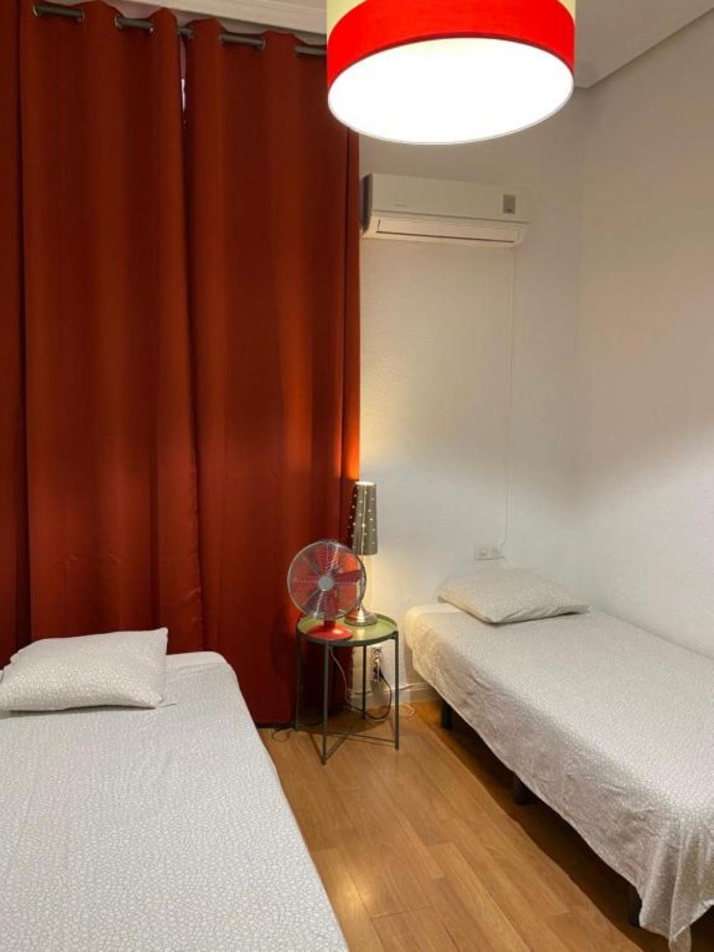 quarto twin com WC compartilhado quarto twin com WC compartilhado