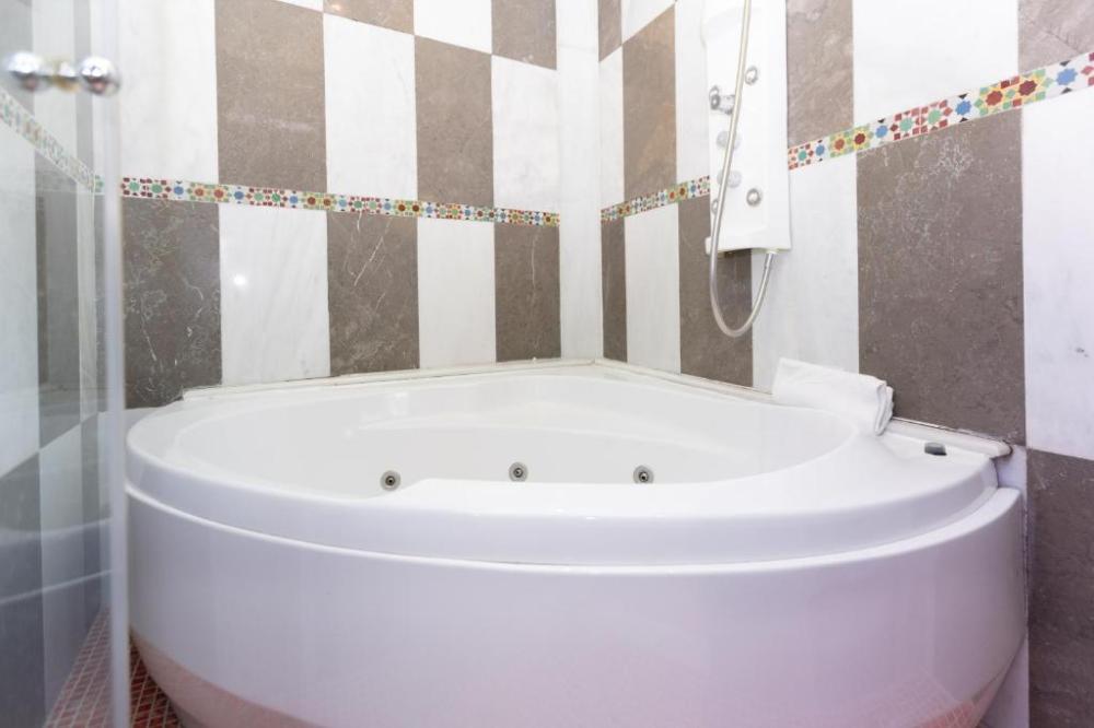 Deluxe Twin Room Ensuite