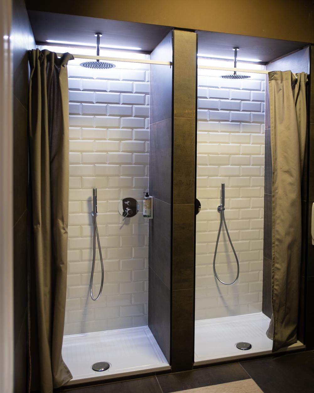 8 camas dormitorio - Mixta - De lujo - Baño privado
