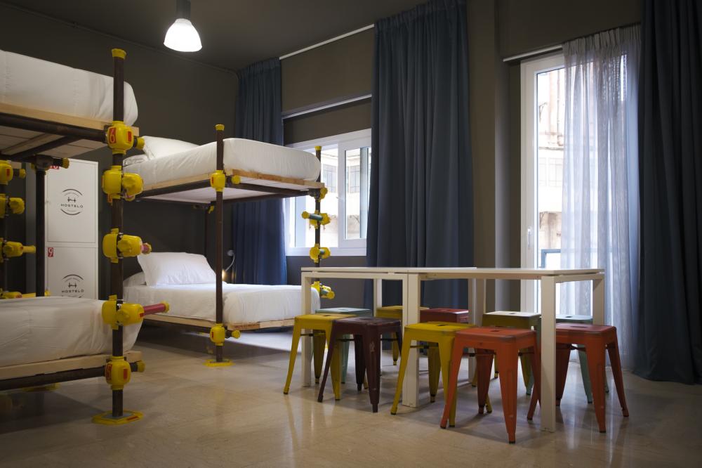 10 camas dormitorio - Solamente hombres - Ejecutiva - Baño común en el mismo piso
