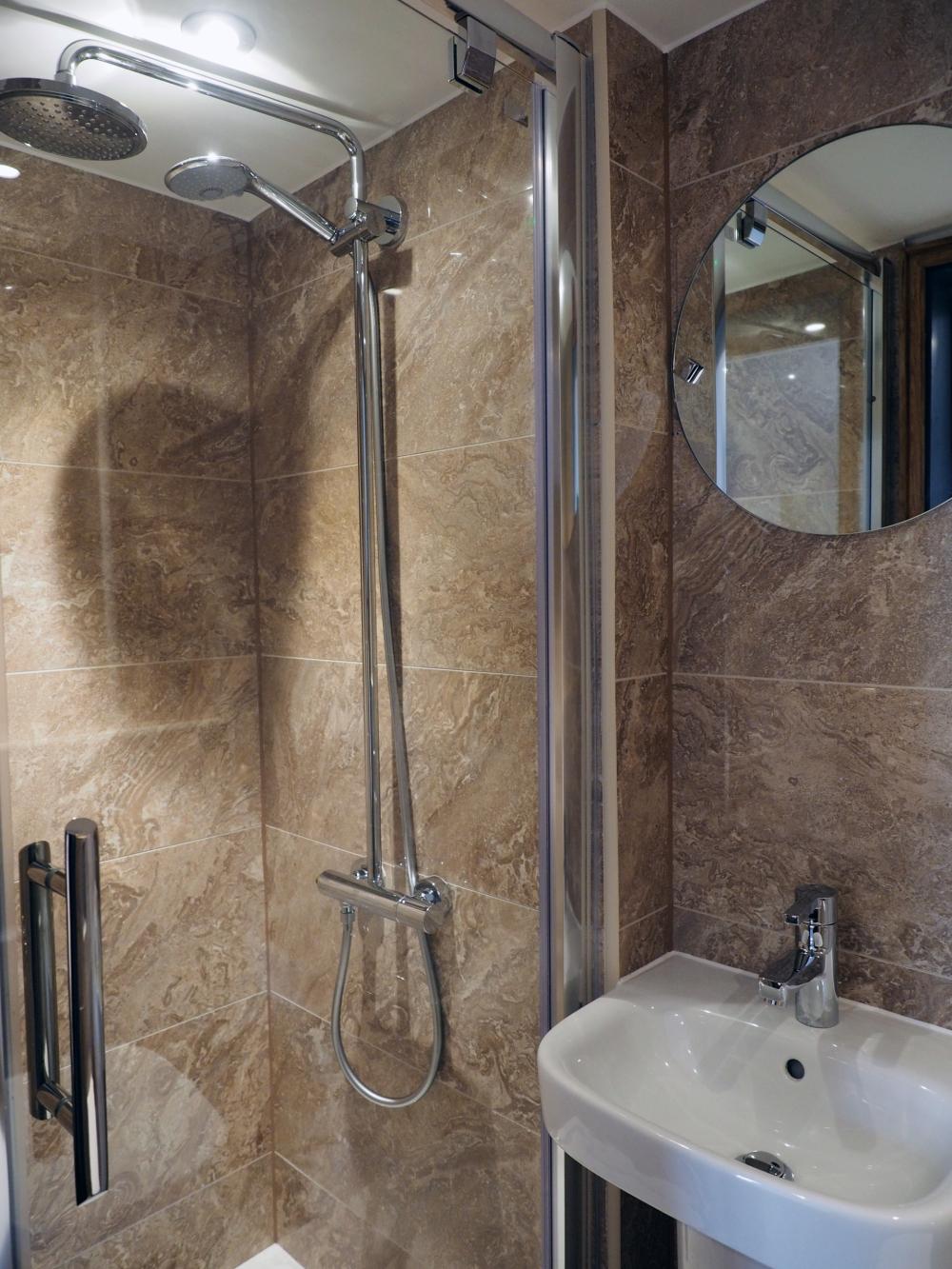 Doble Privada con Baño Propio