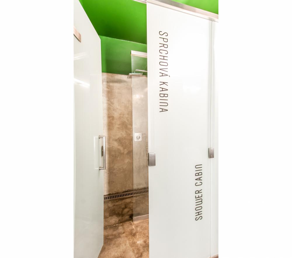 12 camas dormitorio - Mixta - Standard - Baño común en el mismo piso