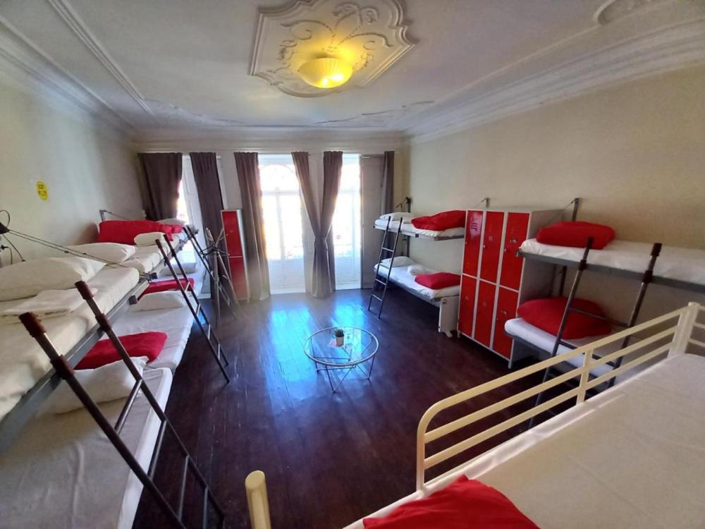 12 camas dormitorio - Mixta - Standard - Baño compartido