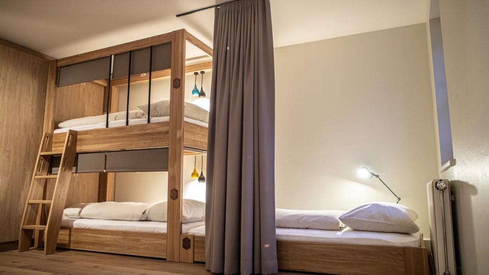Cama en dormitorio compartido mixto de 10 camas - Con baño privado