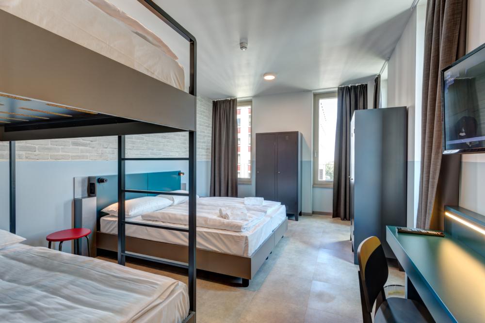 4 camas dormitorio - Mixta - Standard - Baño privado