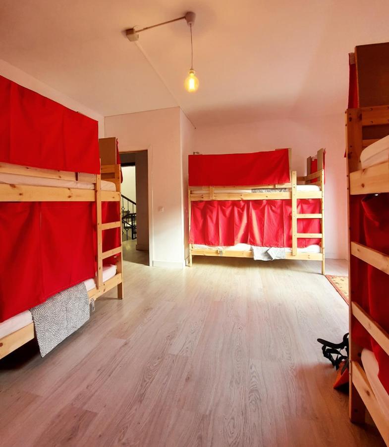 8 camas dormitorio - Mixta - Standard - Baño compartido
