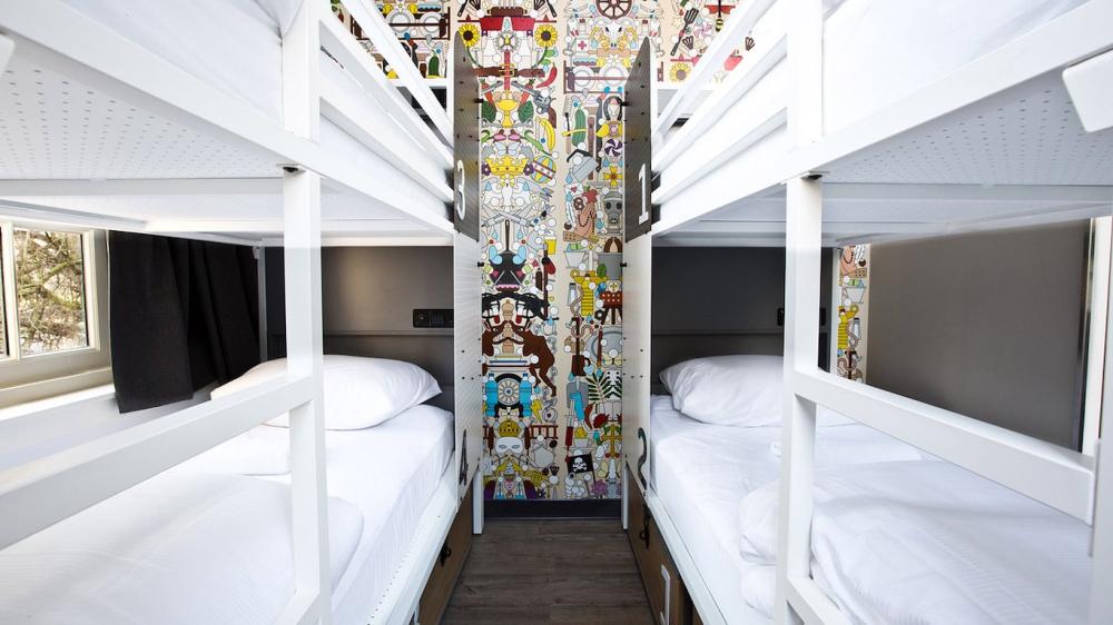 Cama en dormitorio de 4 camas – baño privado
