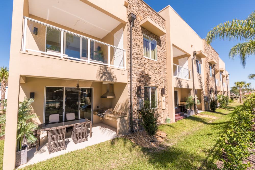 Villa de lujo de 4 dormitorios en townhouse de 2 pisos con parrilla BBQ