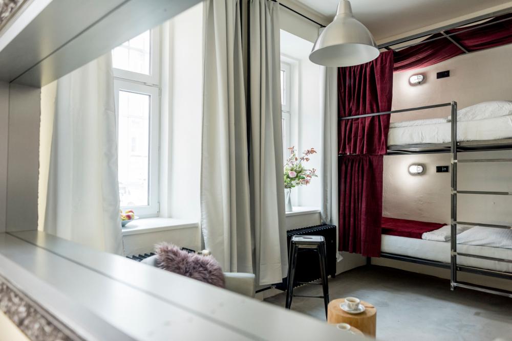 6 camas dormitorio - Mixta - De lujo - Baño común en el mismo piso