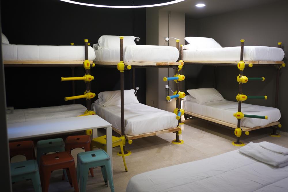 8 camas dormitorio - Mixta - De lujo - Baño privado