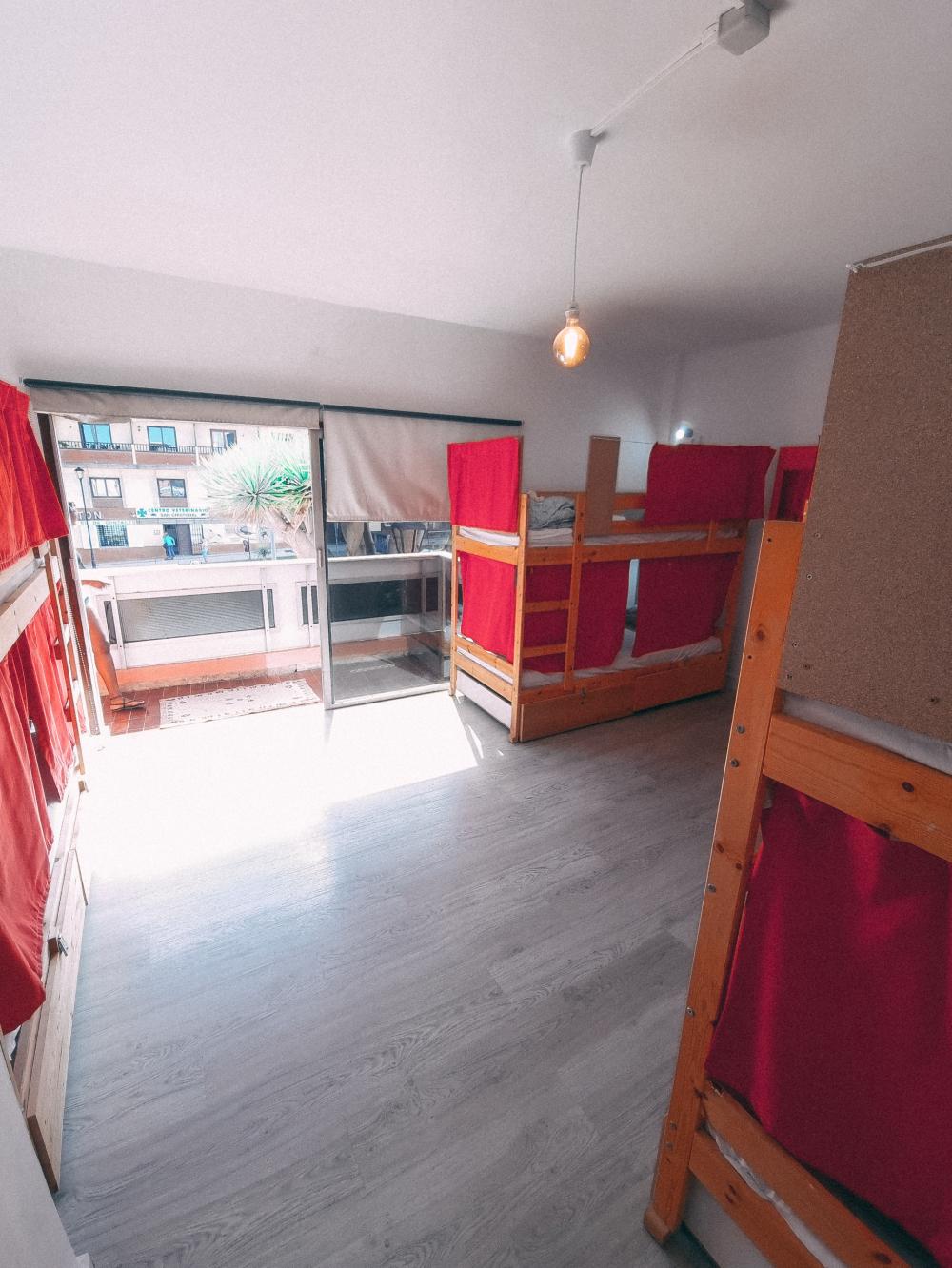 8 camas dormitorio - Mixta - Standard - Baño compartido