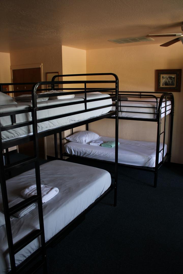 Dormitorio Femenino de 6 Camas Literas