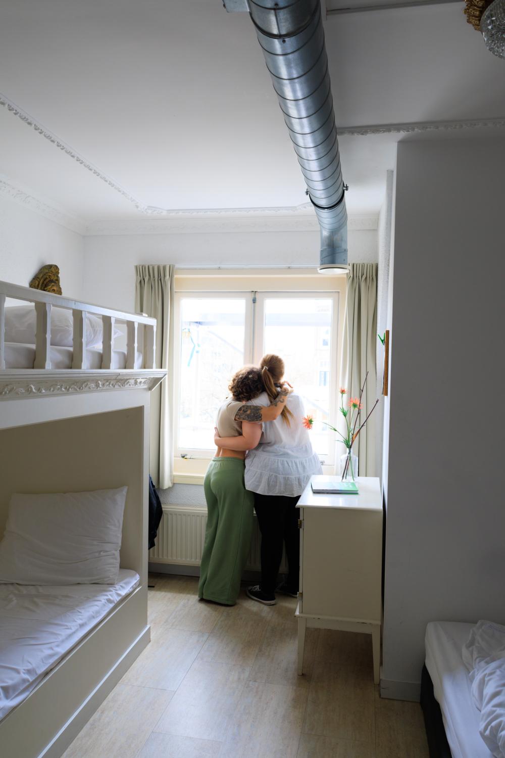 1 cama en un dormitorio sólo para mujeres de 5 huéspedes