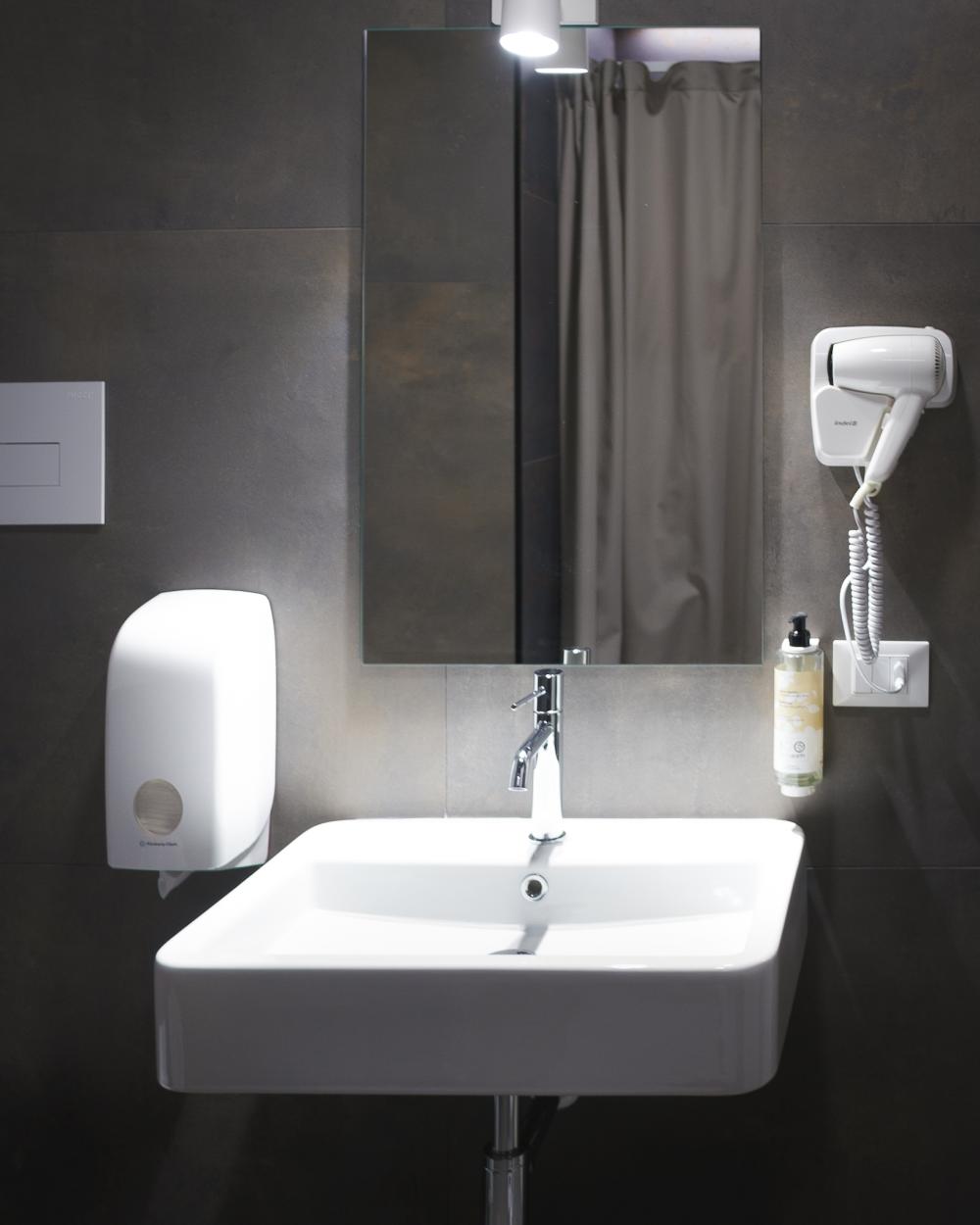 6 camas dormitorio - Mixta - Standard - Baño privado