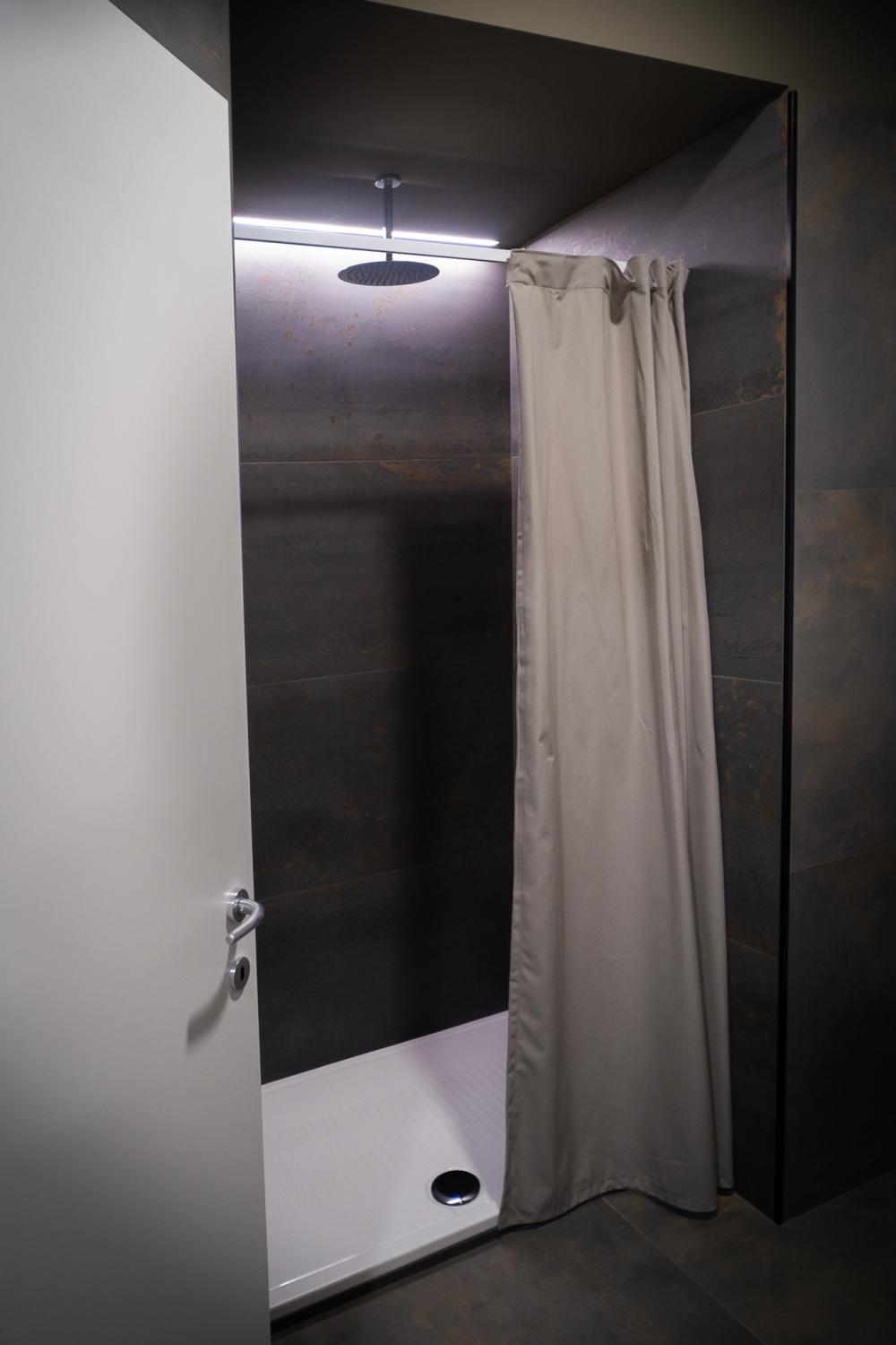 6 camas dormitorio - Mixta - Standard - Baño privado