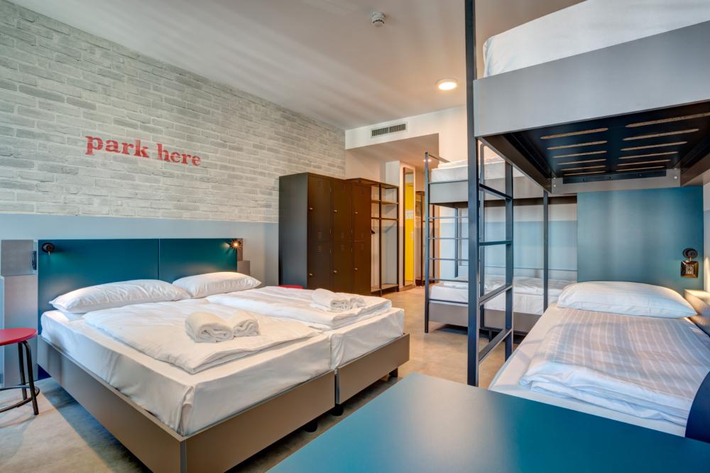 6 camas dormitorio - Mixta - Standard - Baño privado