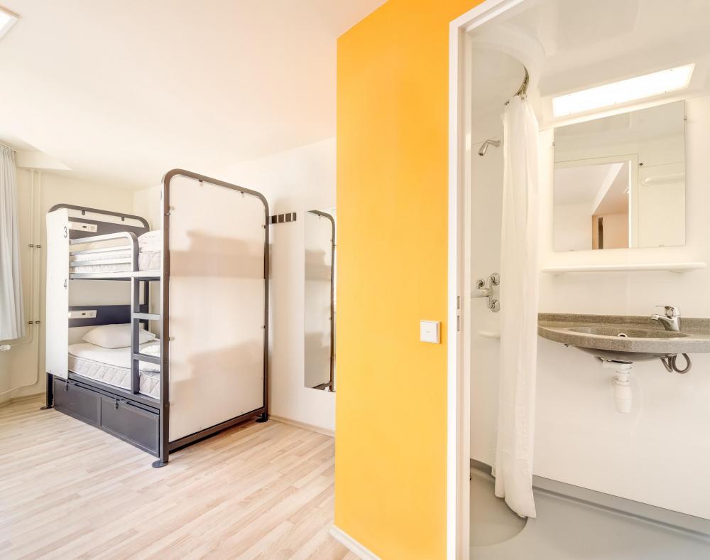 4 camas dormitorio - Mixta - Standard - Baño privado