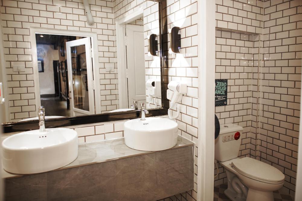 Dormitorio mixto estándar de 8 camas