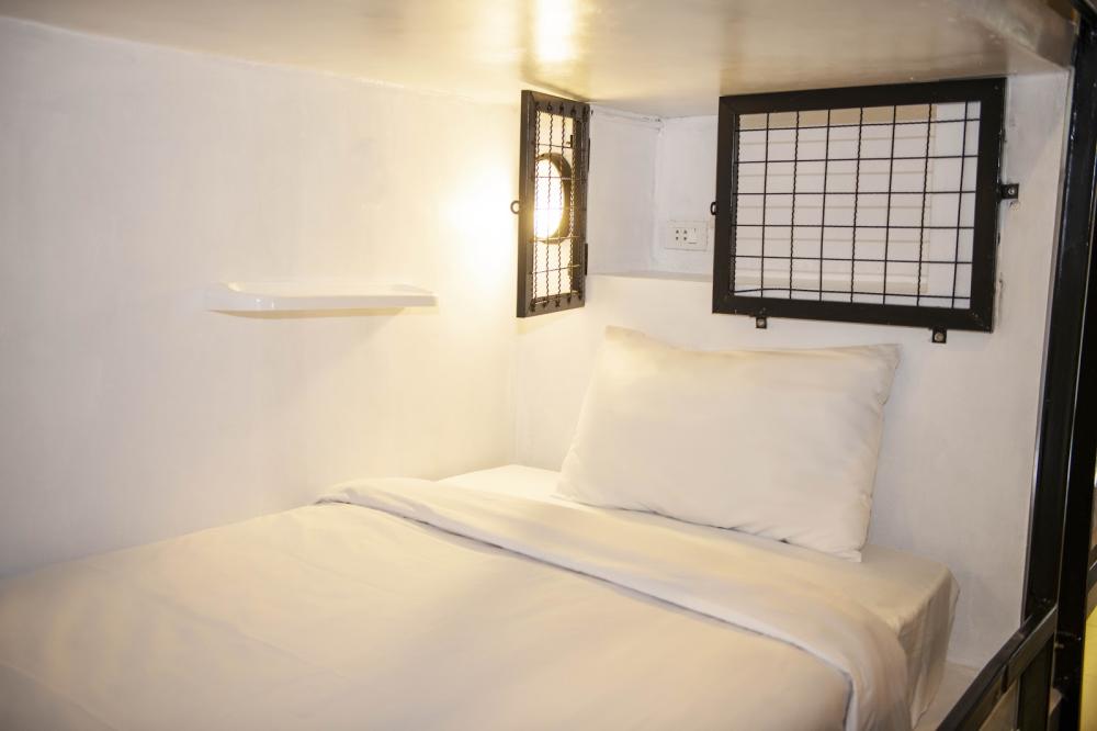 Dormitorio mixto estándar de 8 camas