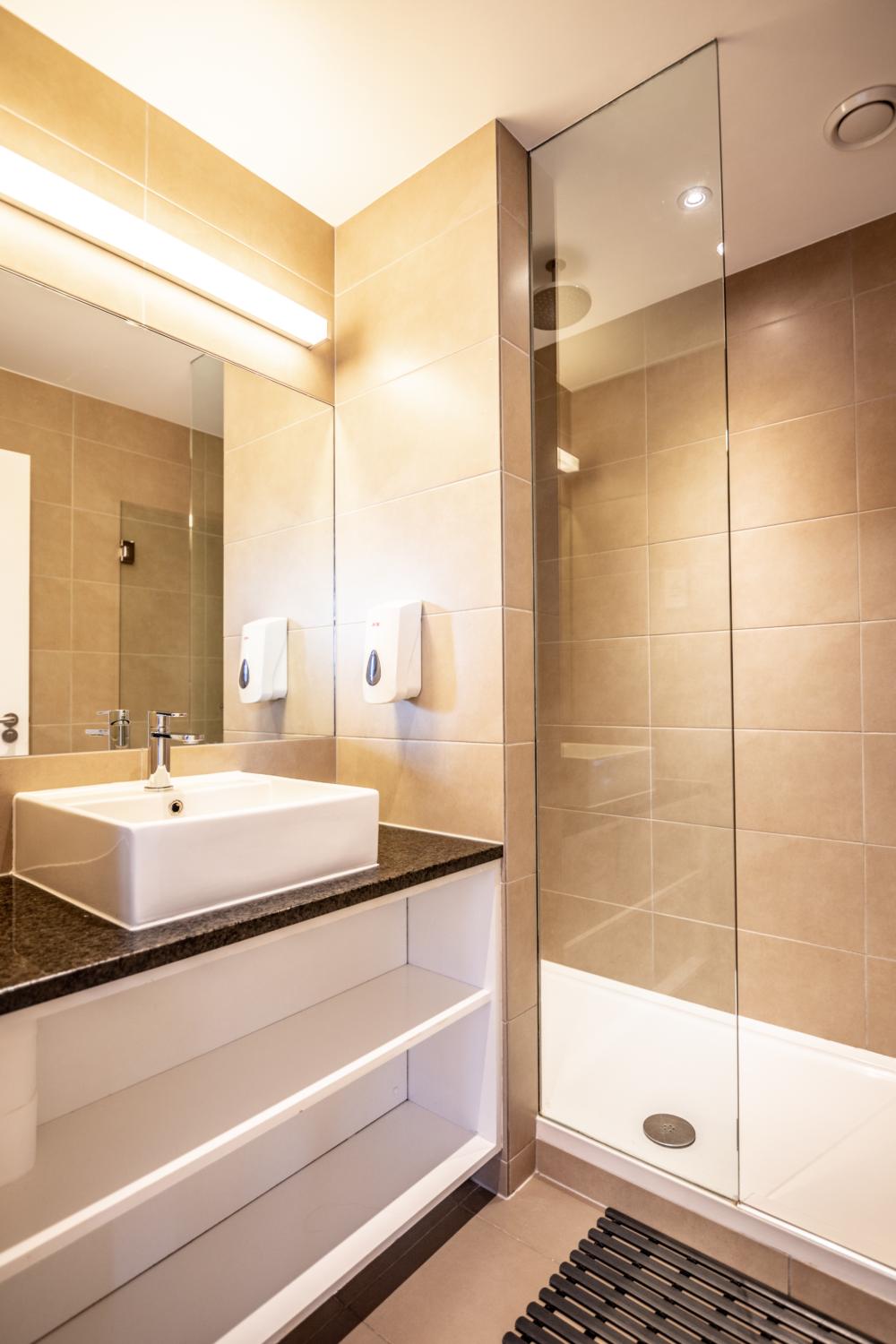 Habitación Twin (2 camas) - Mixta - Standard - Baño privado