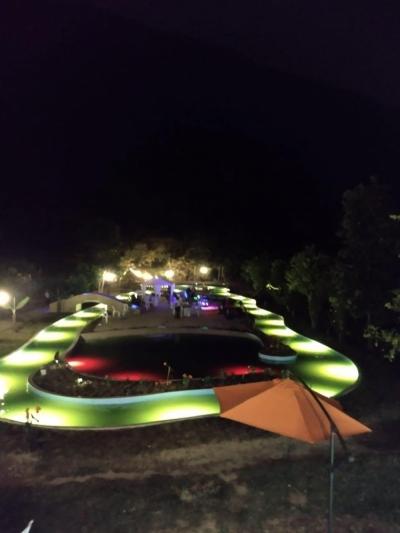 Área da piscina e lounge Image
